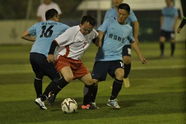 76人季前赛轻取尼克斯，展现强大实力与交易价值